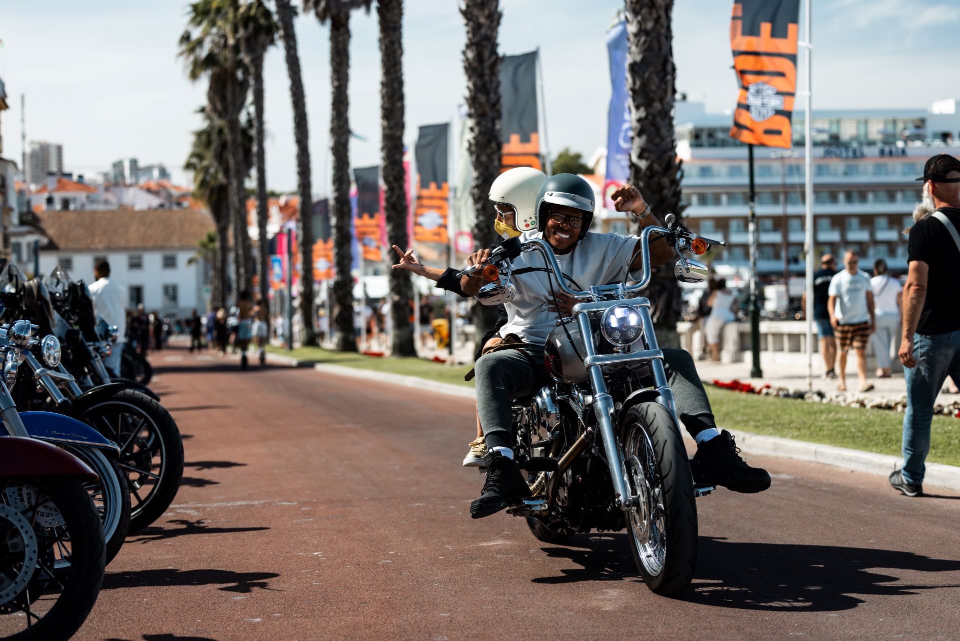 Motoristas durante el desfile Harley-Davidson